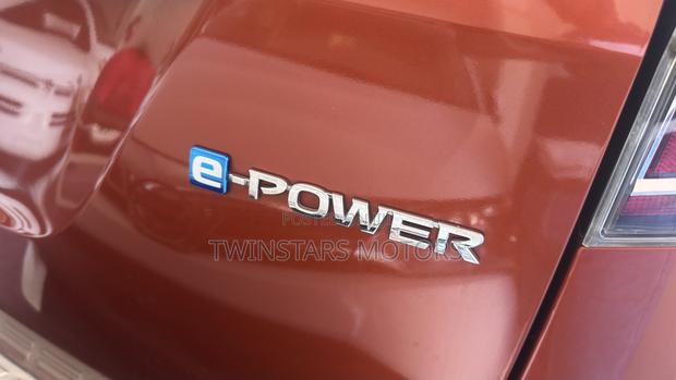 Nissan Serena 2019 Orange