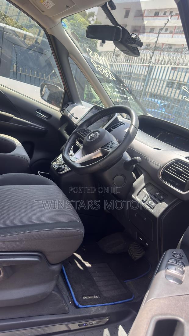Nissan Serena 2019 Orange
