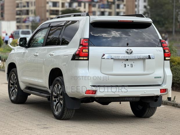 Toyota Land Cruiser Prado 2.7 2022 White