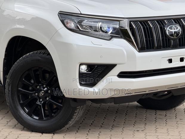 Toyota Land Cruiser Prado 2.8 2021 Pearl