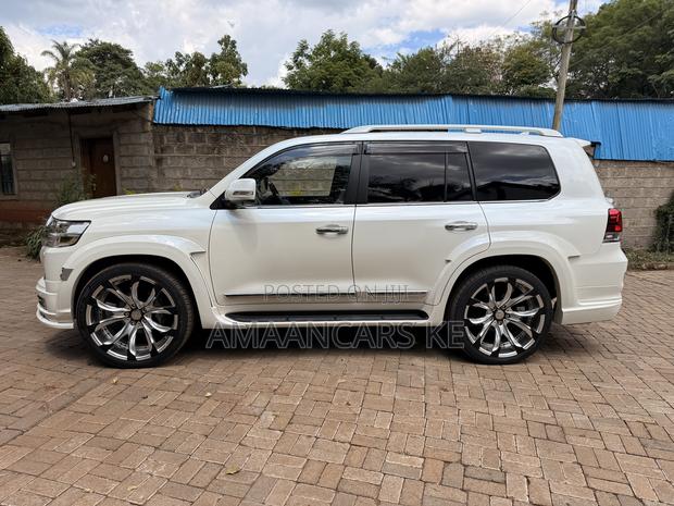 Toyota Land Cruiser 4.6 V8 ZX 2020 White