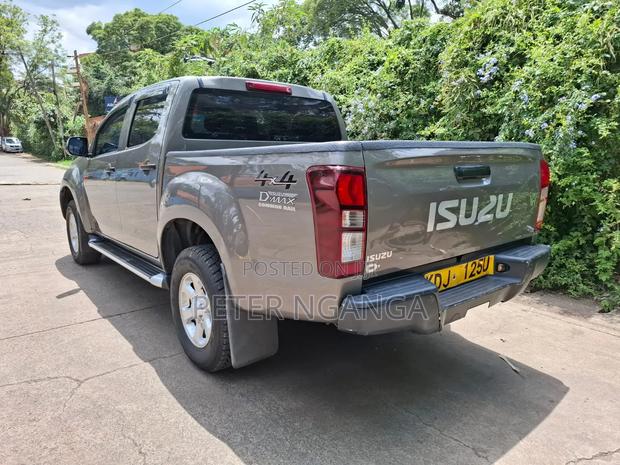 Isuzu D-MAX 2022 Gray