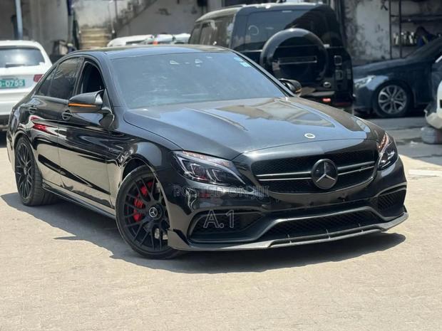 Mercedes-Benz C63 Base RWD Sedan (4.0L V8 7A) 2018 Black