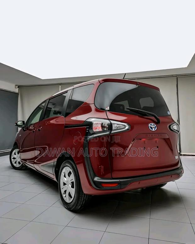 Toyota Sienta 2019 Red