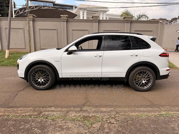 Porsche Cayenne 2015 White