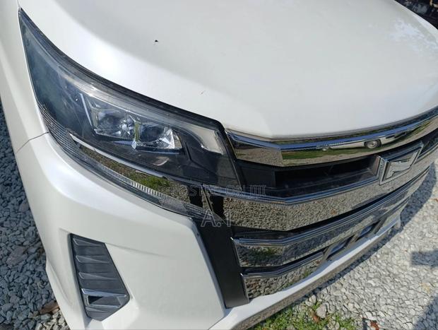 Toyota Noah 2.0 FWD (7 Seater) 2018 White