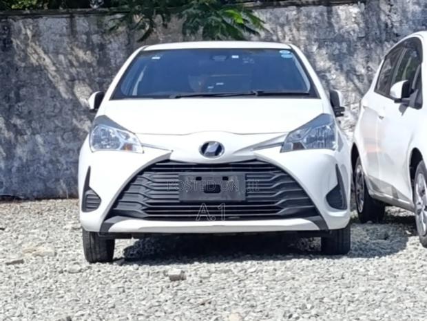 Toyota Vitz 1.0 FWD 5dr 2019 Pearl