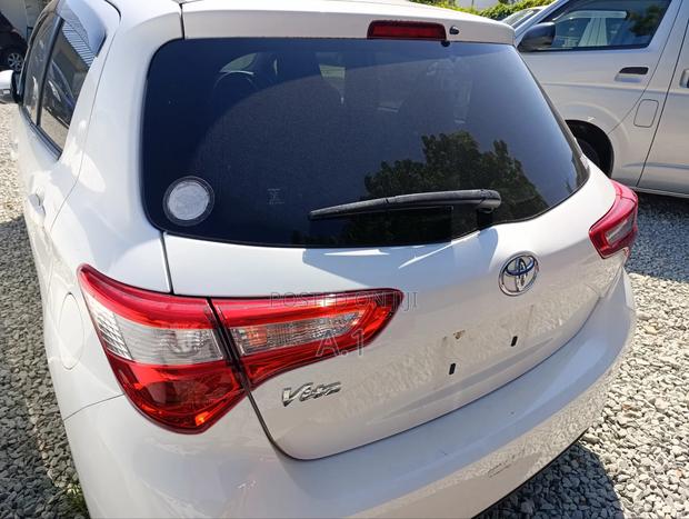Toyota Vitz 1.0 FWD 5dr 2019 Pearl