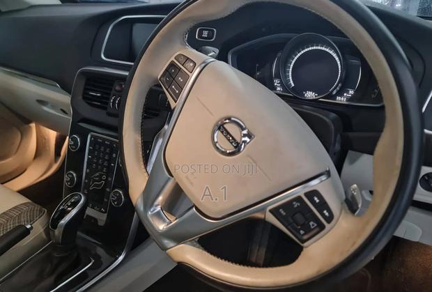 Volvo V40 2018 Blue