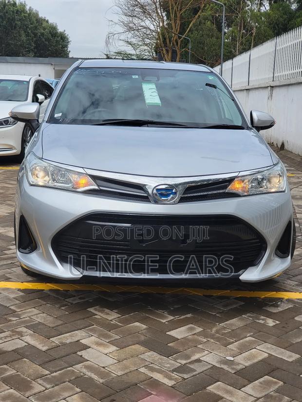 Toyota Corolla Fielder 1.5 Hybrid FWD 2018 Silver