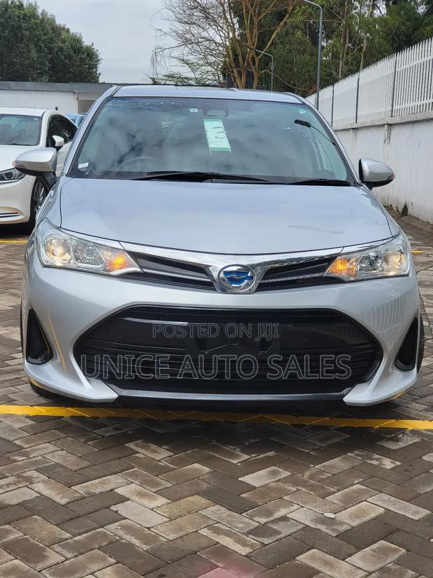 Toyota Corolla Fielder 1.5 Hybrid FWD 2018 Silver