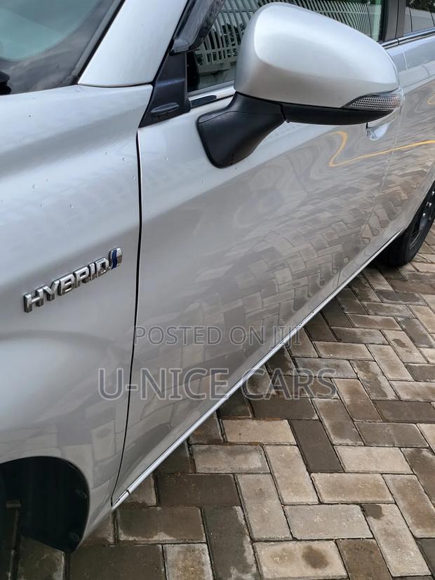 Toyota Corolla Fielder 1.5 Hybrid FWD 2018 Silver