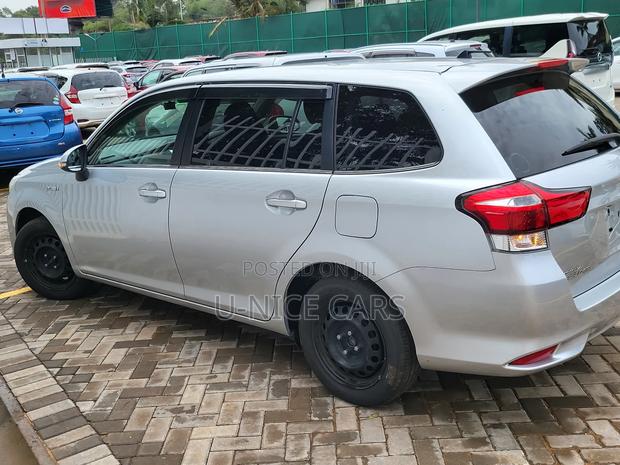 Toyota Corolla Fielder 1.5 Hybrid FWD 2018 Silver
