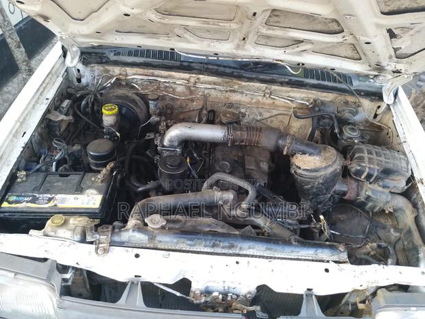 Nissan Hardbody 2001 White