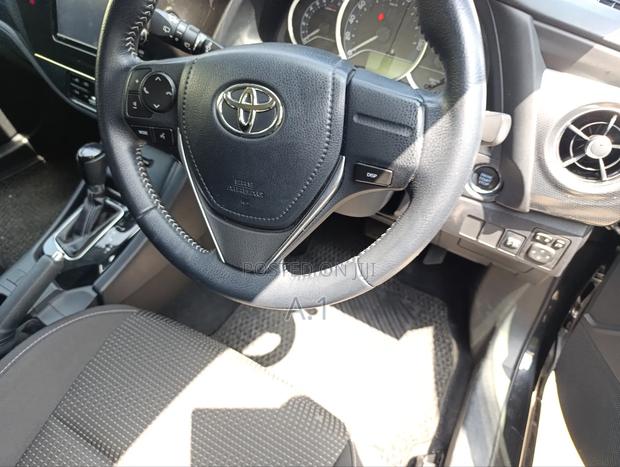 Toyota Auris 2018 Black