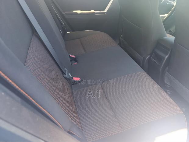 Toyota Auris 2018 Blue