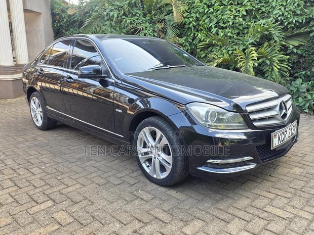 Mercedes-Benz C200 2011 Black