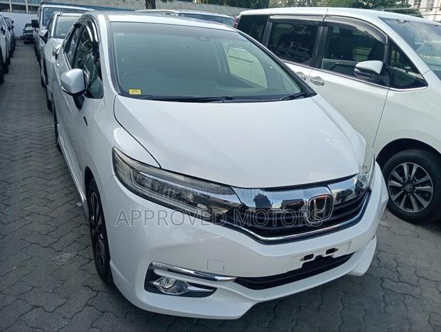 Honda Fit Shuttle 2019 White
