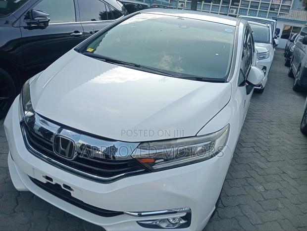 Honda Fit Shuttle 2019 White