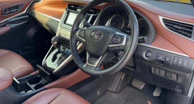 Toyota Harrier 2.0 2018 Black