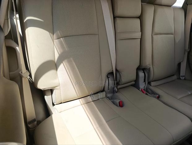 Toyota Land Cruiser Prado 2.8 2019 Gold