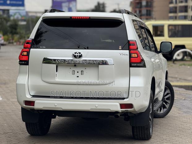 Toyota Land Cruiser Prado 2.7 2021 White