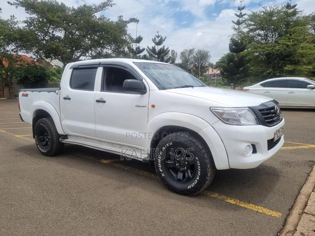 Toyota Hilux 2014 White