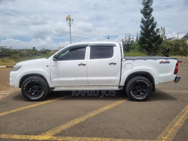 Toyota Hilux 2014 White