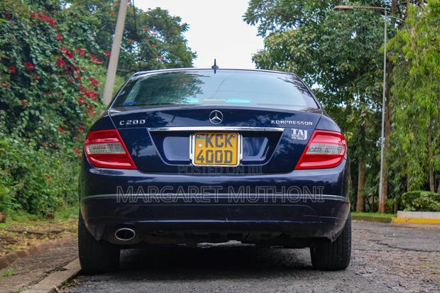 Mercedes-Benz C200 2010 Blue