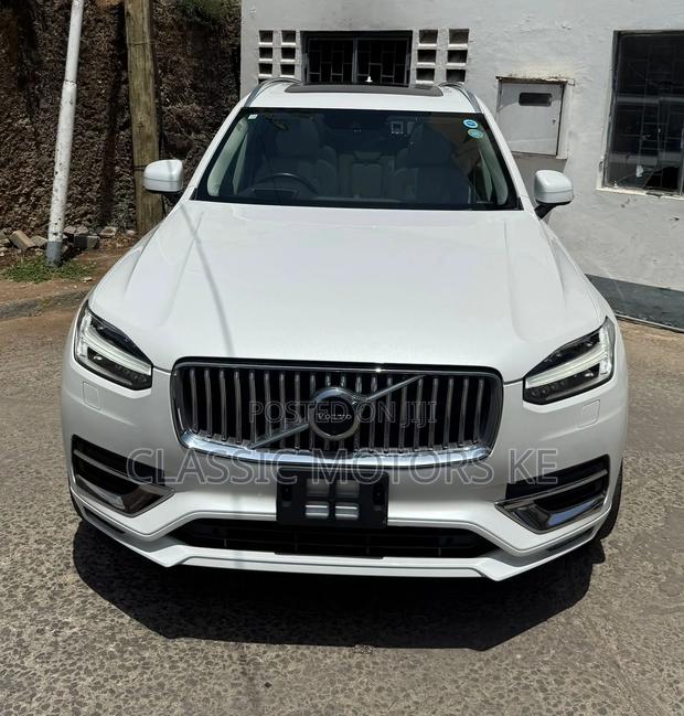 Volvo XC90 T6 Momentum 7 Passenger AWD 2020 White