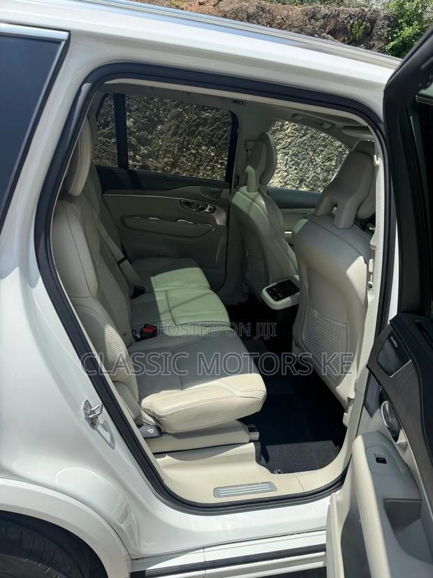 Volvo XC90 T6 Momentum 7 Passenger AWD 2020 White