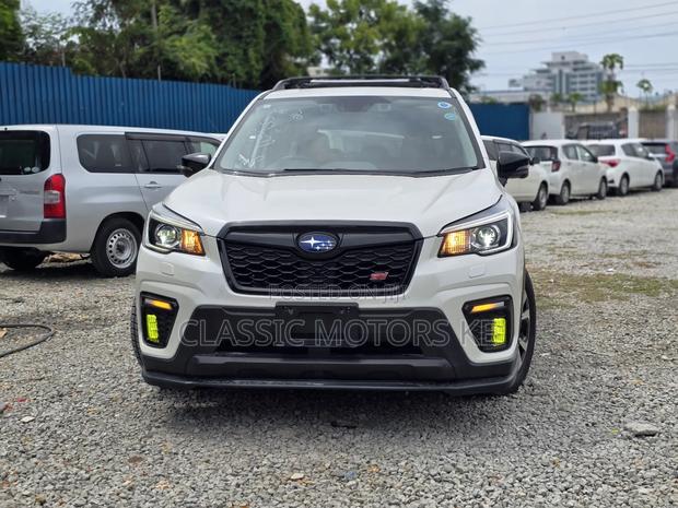 Subaru Forester Premium AWD 2019 White