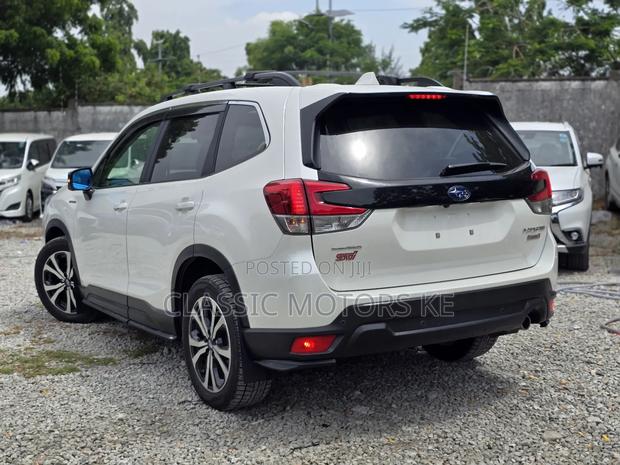 Subaru Forester Premium AWD 2019 White