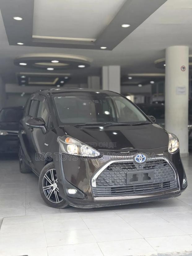 Toyota Sienta 2018 Brown