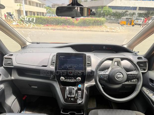 Nissan Serena 2019 Orange
