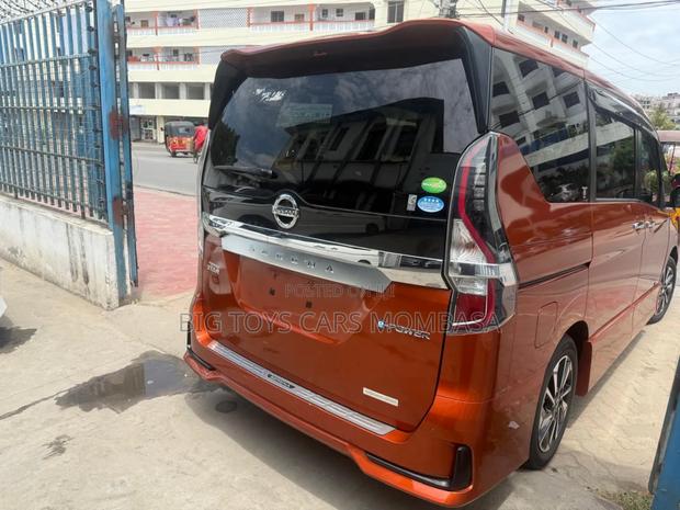 Nissan Serena 2019 Orange
