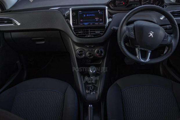 Peugeot 208 2018 White