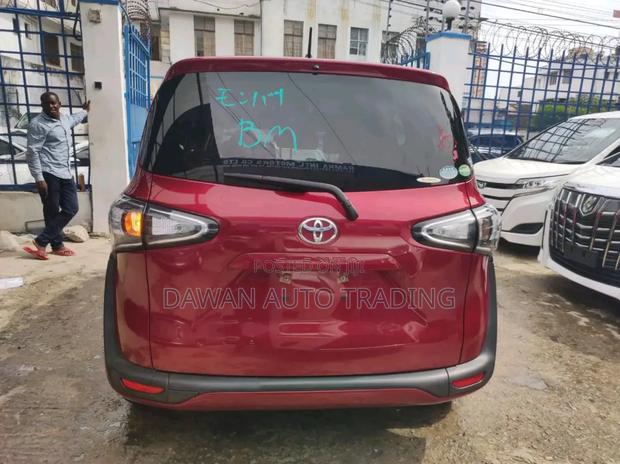 Toyota Sienta 2019 Red
