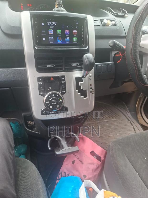 Toyota Voxy 2012 Pearl