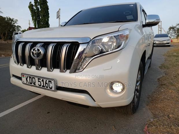 Toyota Land Cruiser Prado 2017 White