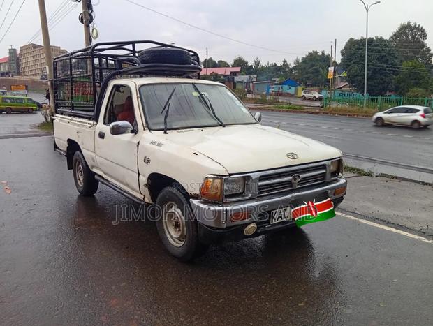 Toyota Hilux 1999 White