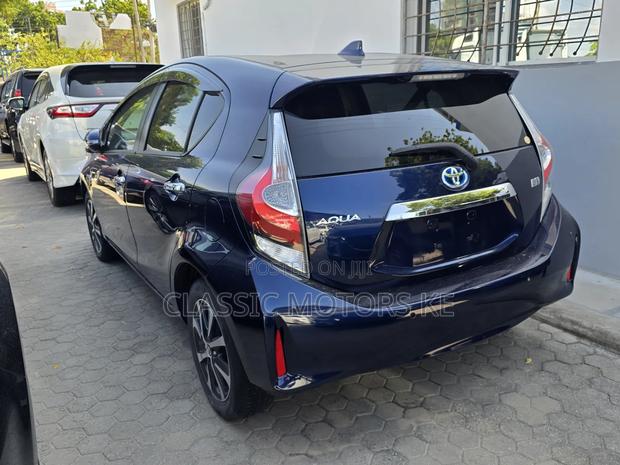 Toyota Aqua 2019 Blue