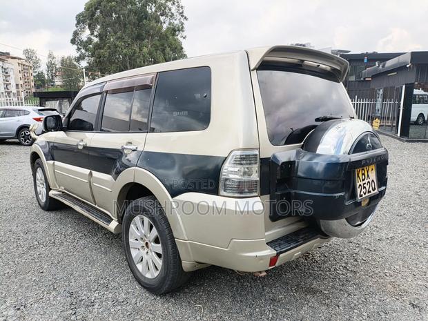 Mitsubishi Pajero 2006 Gold