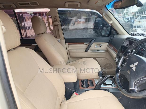 Mitsubishi Pajero 2006 Gold