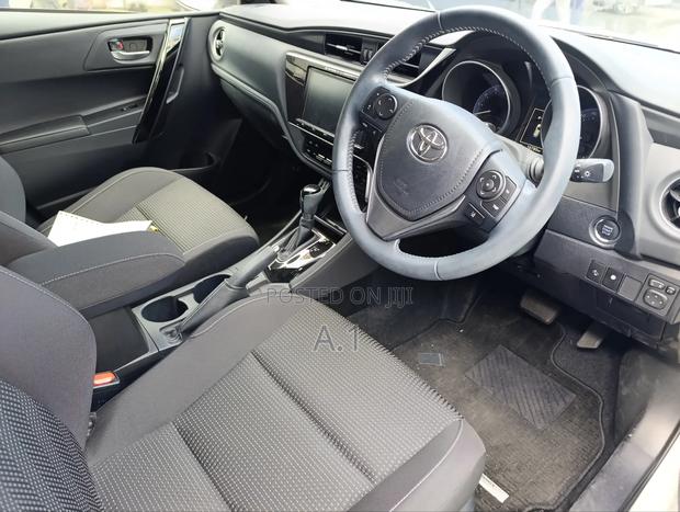 Toyota Auris 2018 White