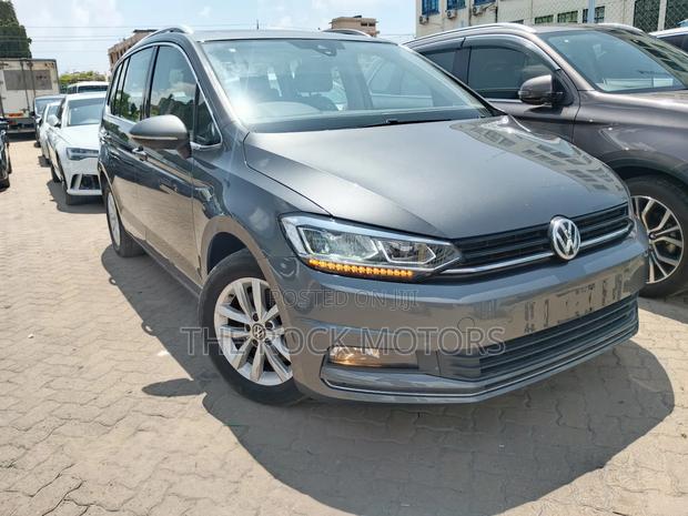 Volkswagen Touareg 2019 Gray