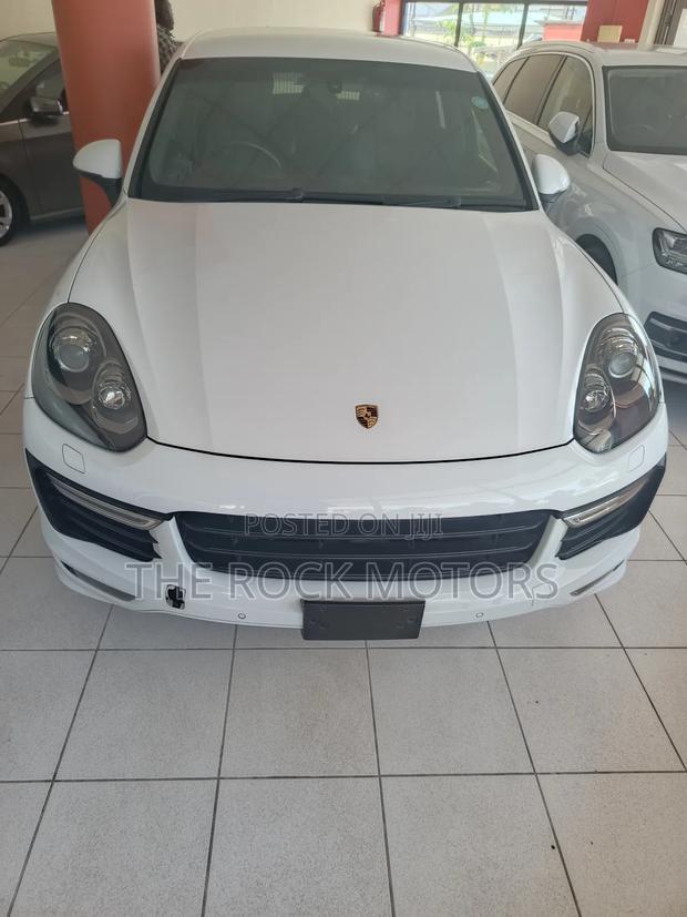 Porsche Cayenne 2018 White