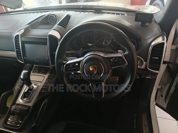 Porsche Cayenne 2018 White