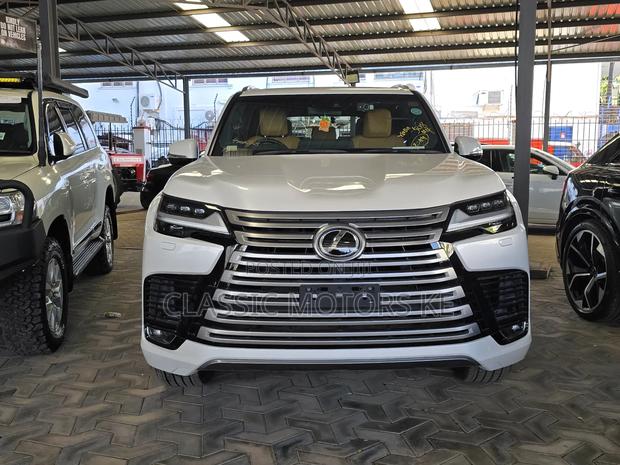 Lexus LX LX 600 2023 White