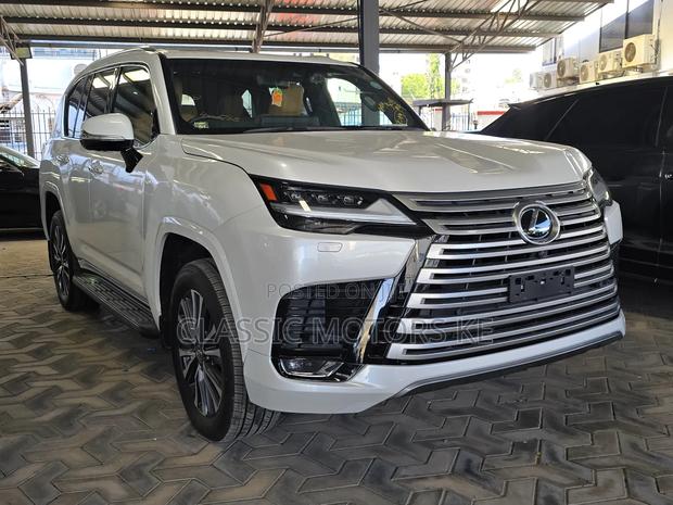 Lexus LX LX 600 2023 White